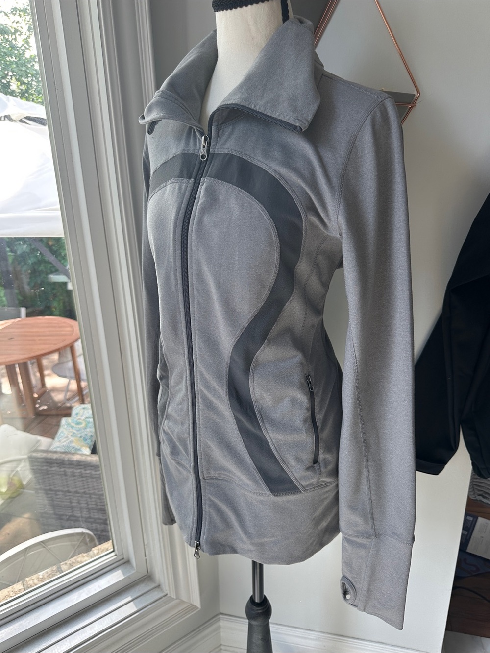 LULULEMON In Stride Women's Gray Full-Zip Athletic Jacket Sweatshirt Size 10 - Picture 3 of 8